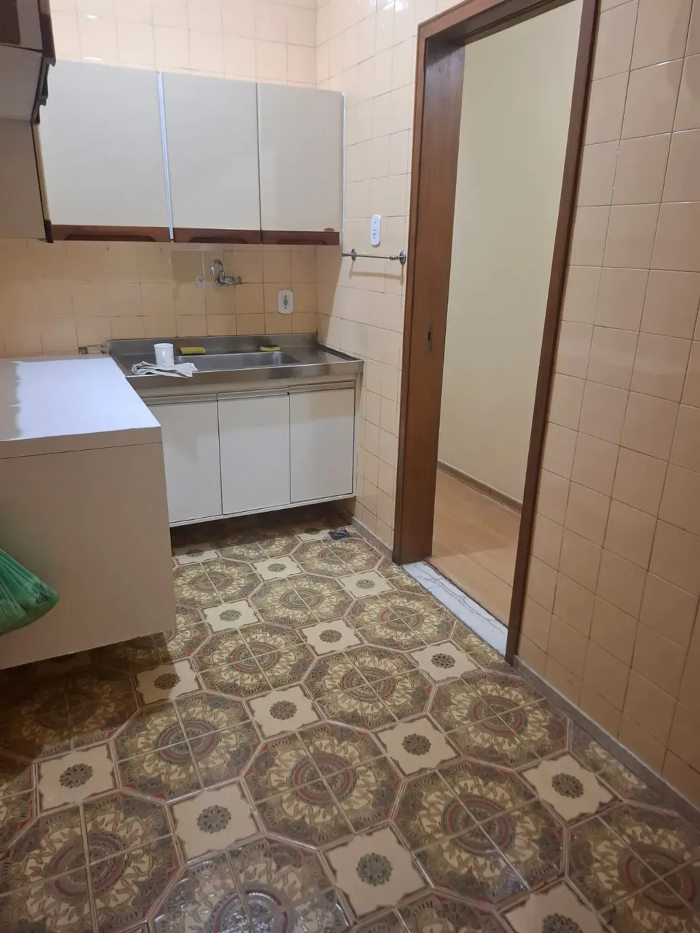 Apartment on the 5th floor with wood or laminate floors — photo 2