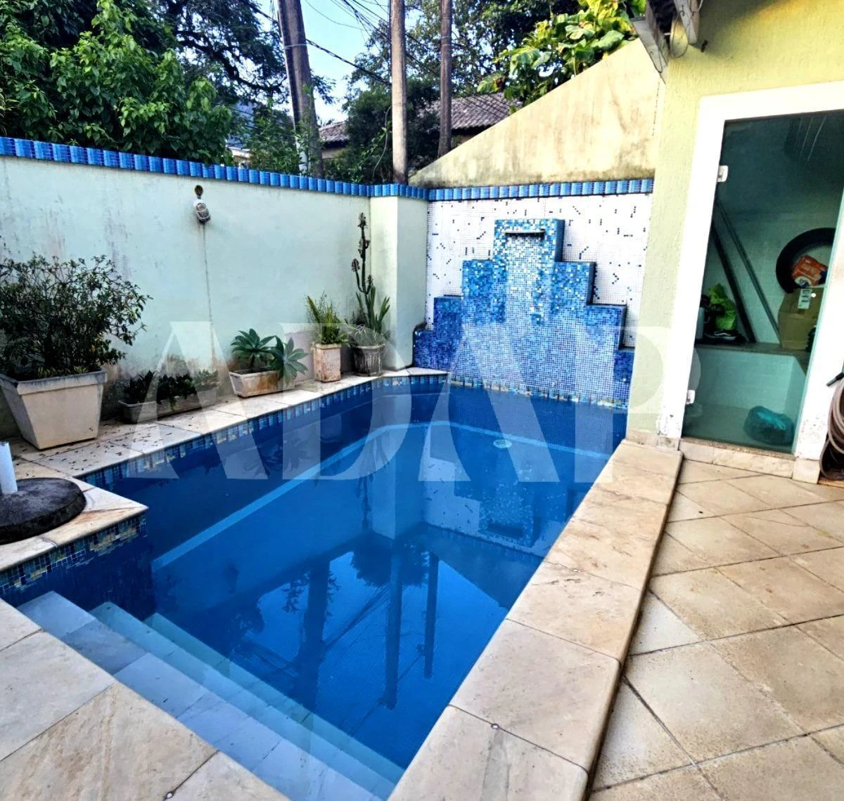 Unfurnished 254 m² house with a built-in balcony grill — photo 3