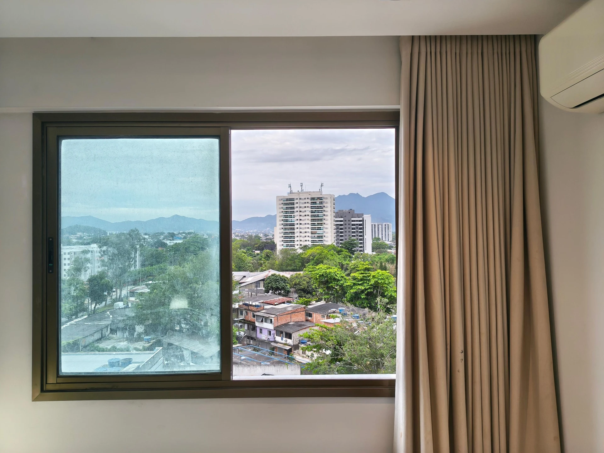 One-bedroom apartment with a mountain view in Rio de Janeiro — photo 23