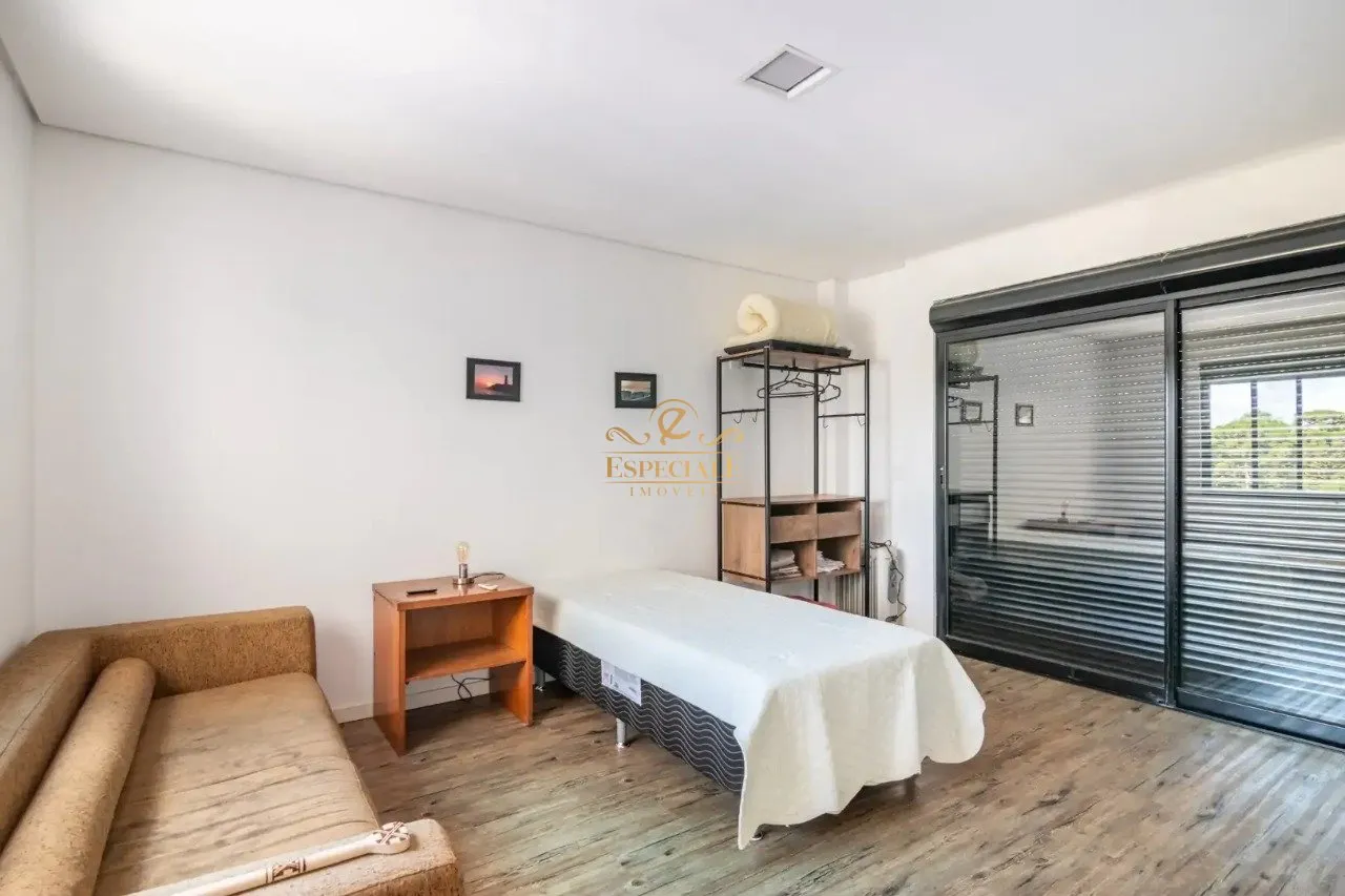Furnished contemporary house with 3 bedrooms and 540 m² — photo 26