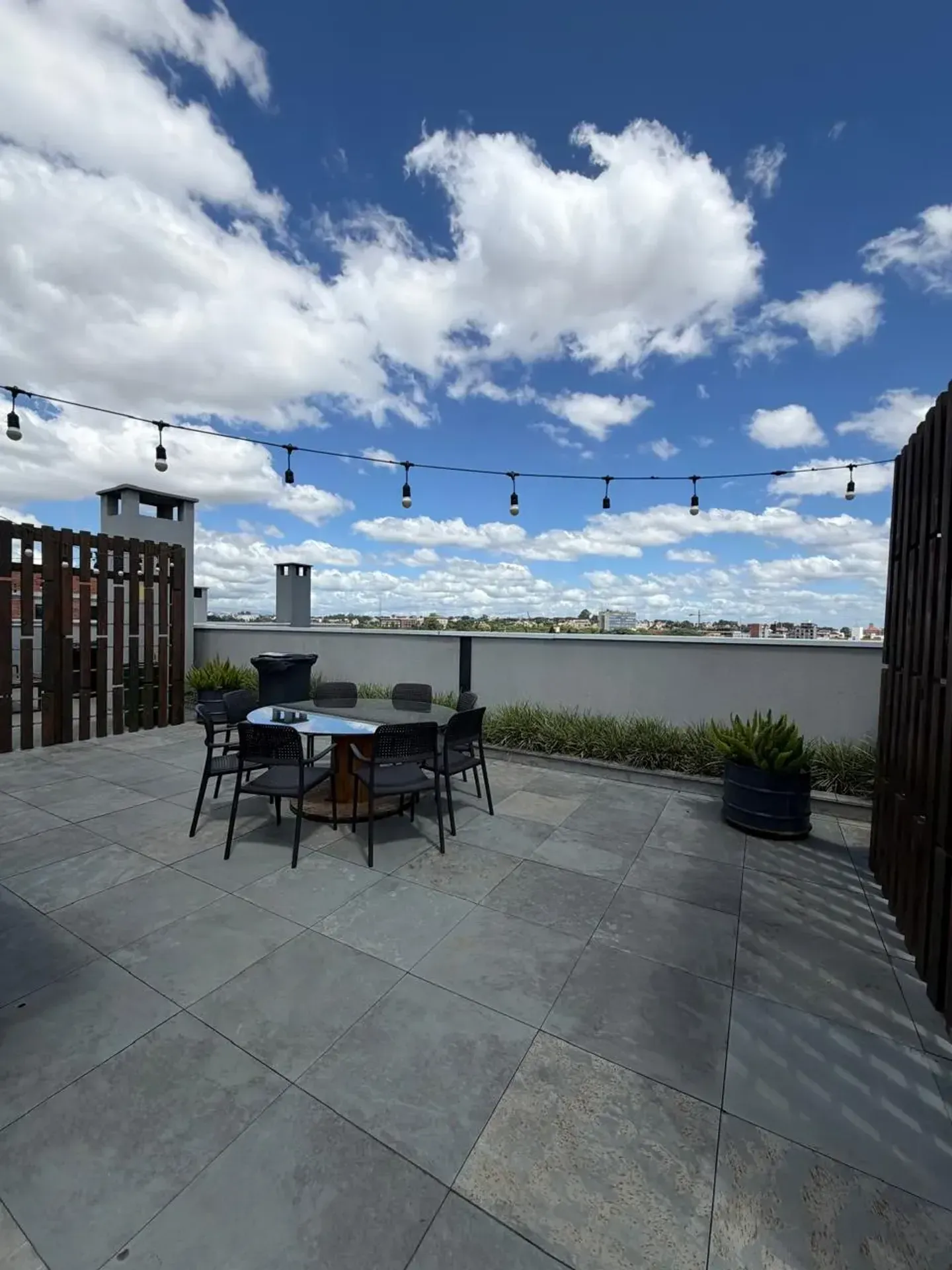 Furnished 1-bedroom apartment with balcony and barbecue — photo 38