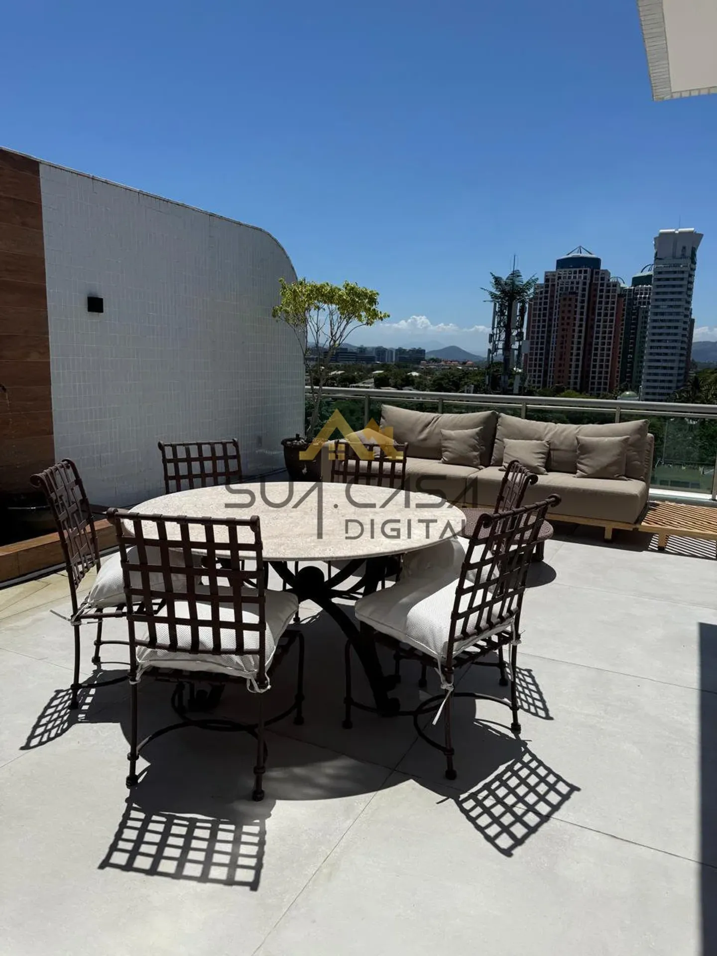 4-bedroom apartment with a water view — photo 20