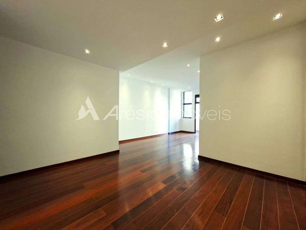 3-bedroom apartment with 140 m² and city-view windows — photo 22