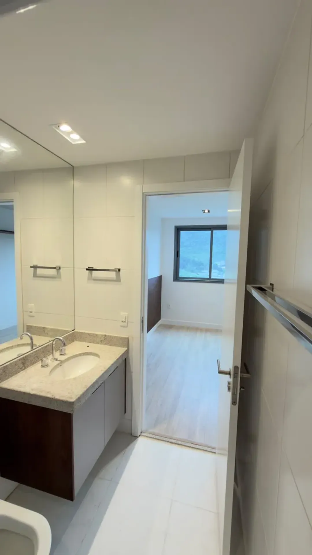 2-bedroom apartment with a mountain view in Rio de Janeiro — photo 12