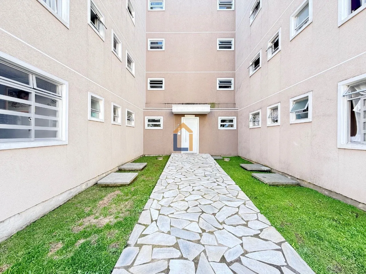 3-bedroom apartment with a washing machine in Curitiba — photo 40