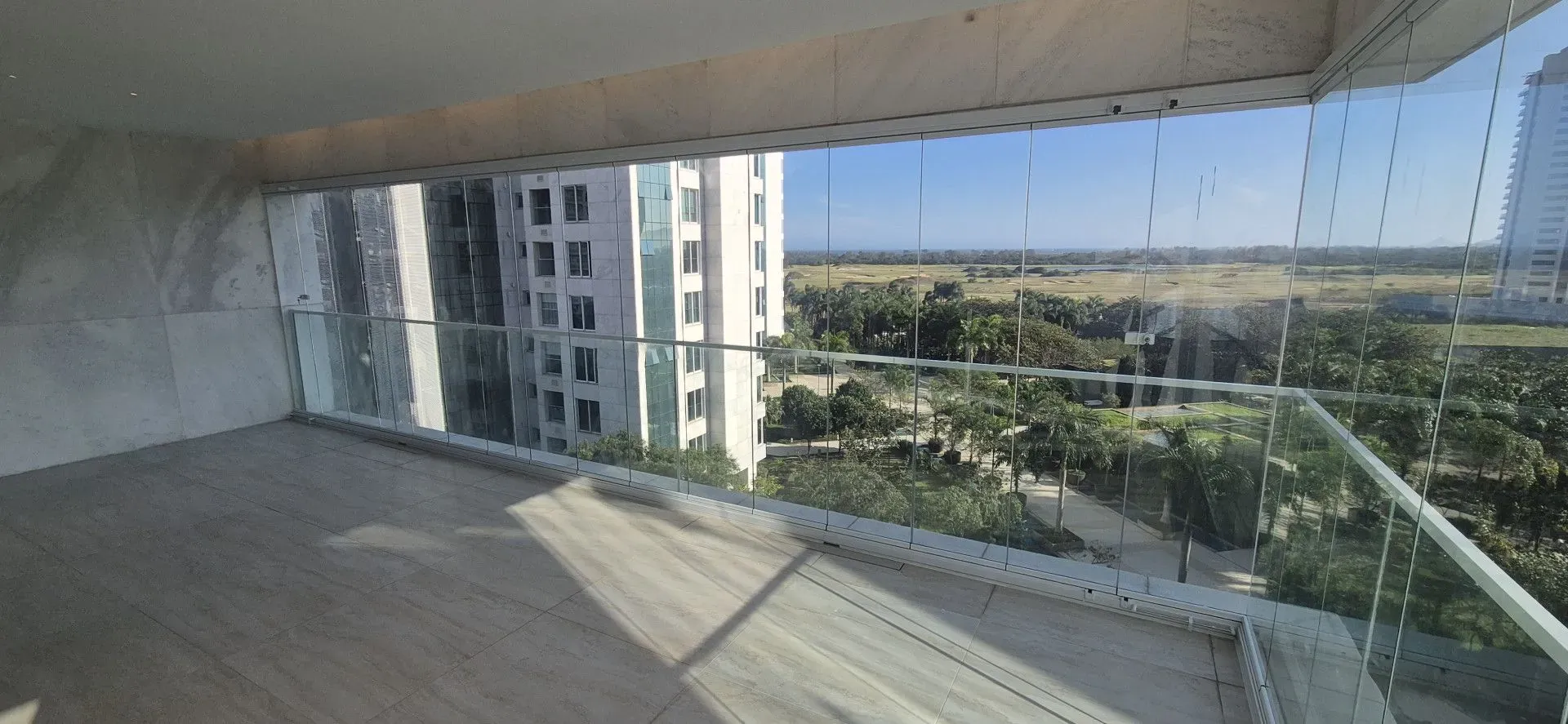 Unfurnished 4-bedroom apartment with closed kitchen — photo 23