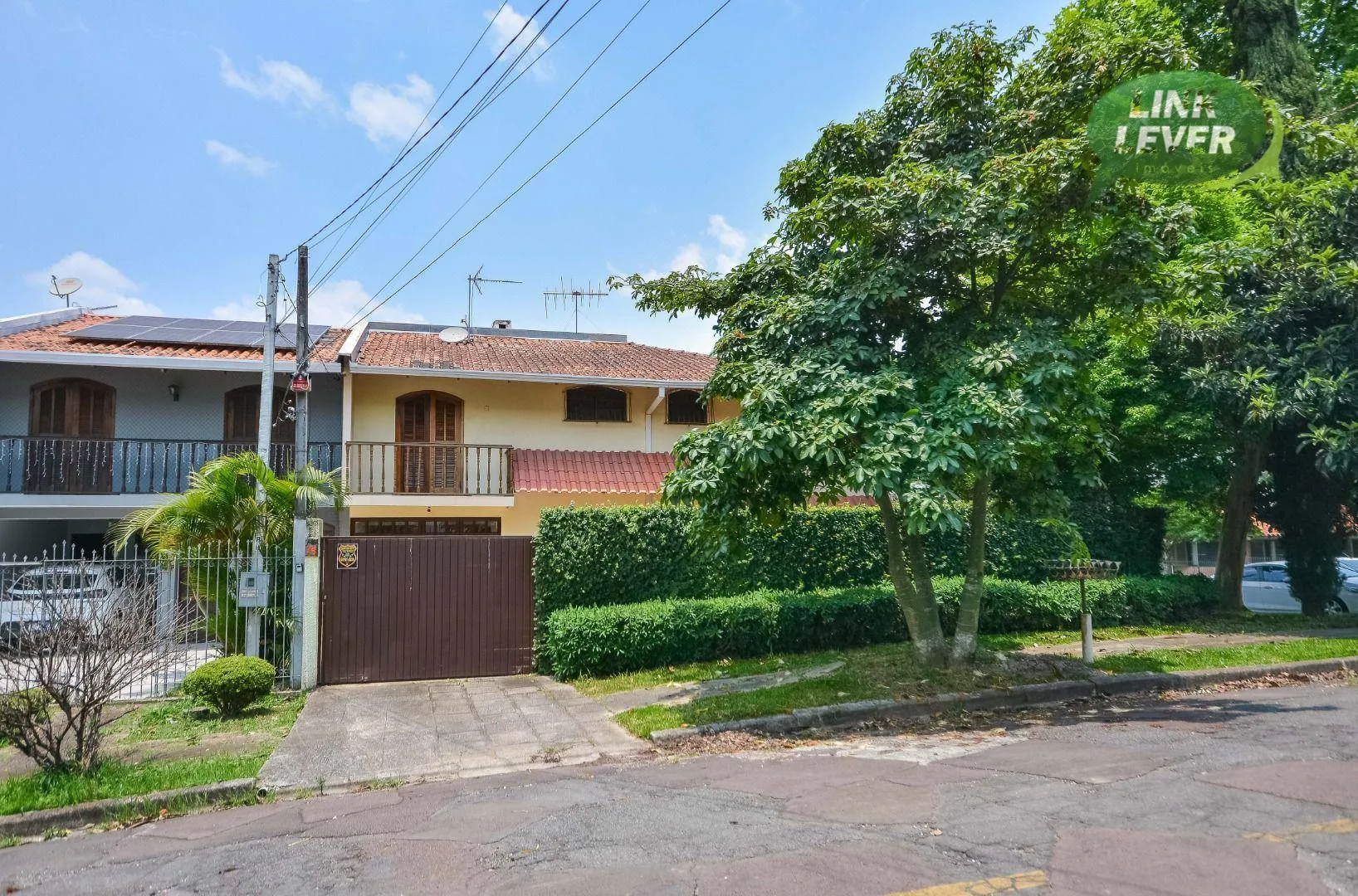 164 m² house with a fireplace and a grill on the balcony — photo 45