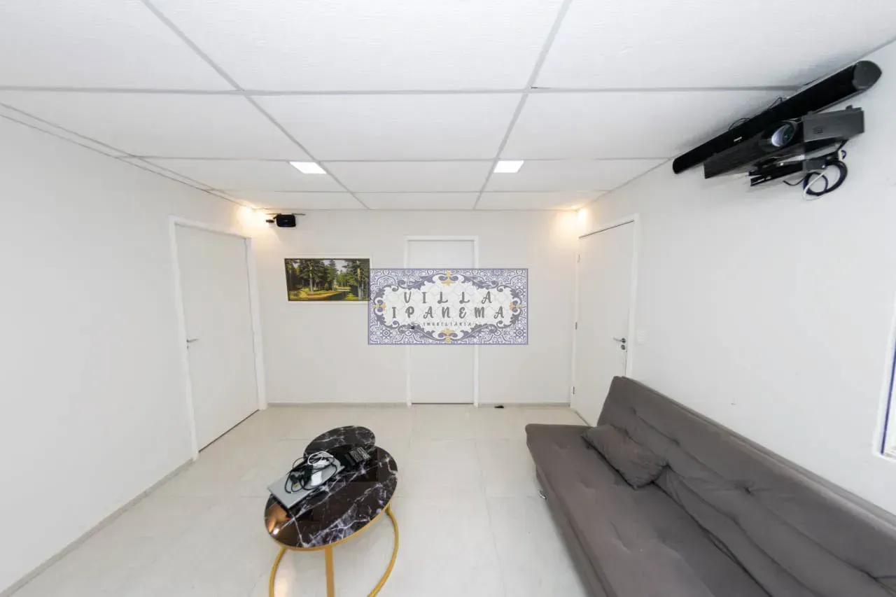 House with 5 bedrooms and a separate closed kitchen — photo 3