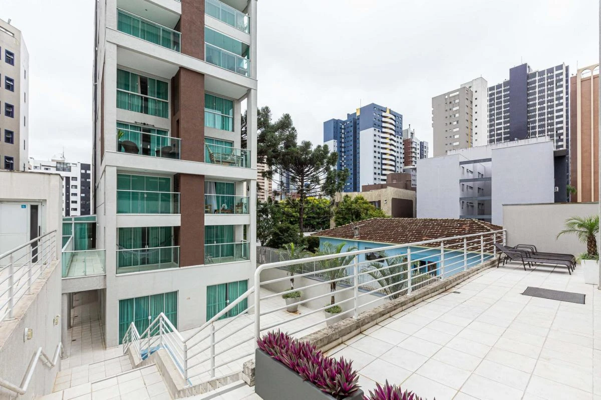 One-bedroom apartment in a building with a pool — photo 37