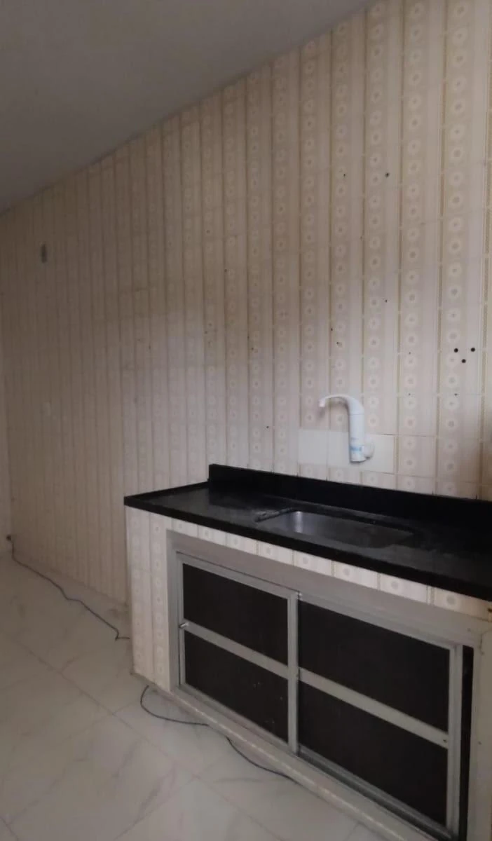 1-bedroom apartment with a closed kitchen and cabinetry — photo 6