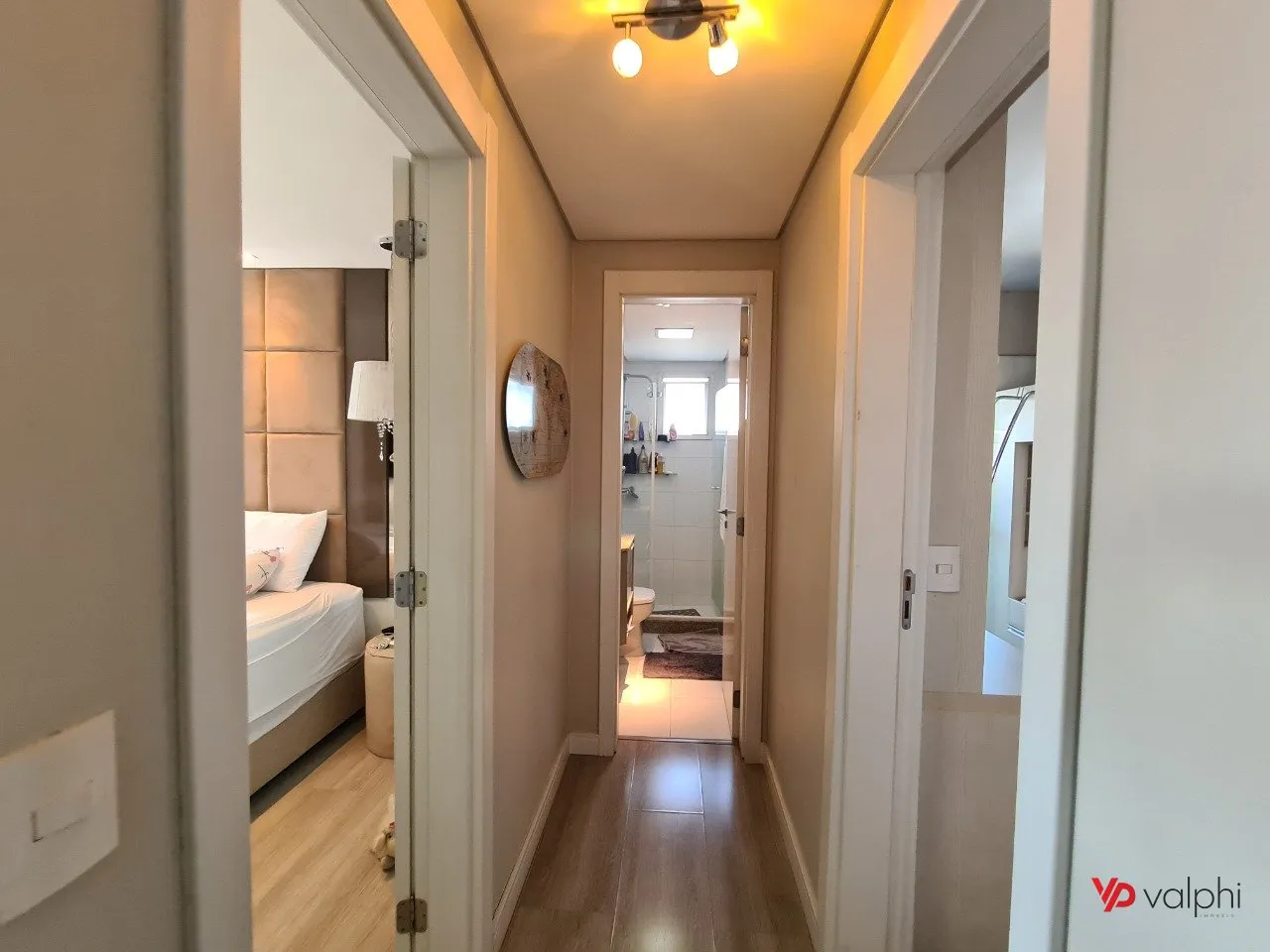 Furnished 2-bedroom apartment with enclosed balcony — photo 30