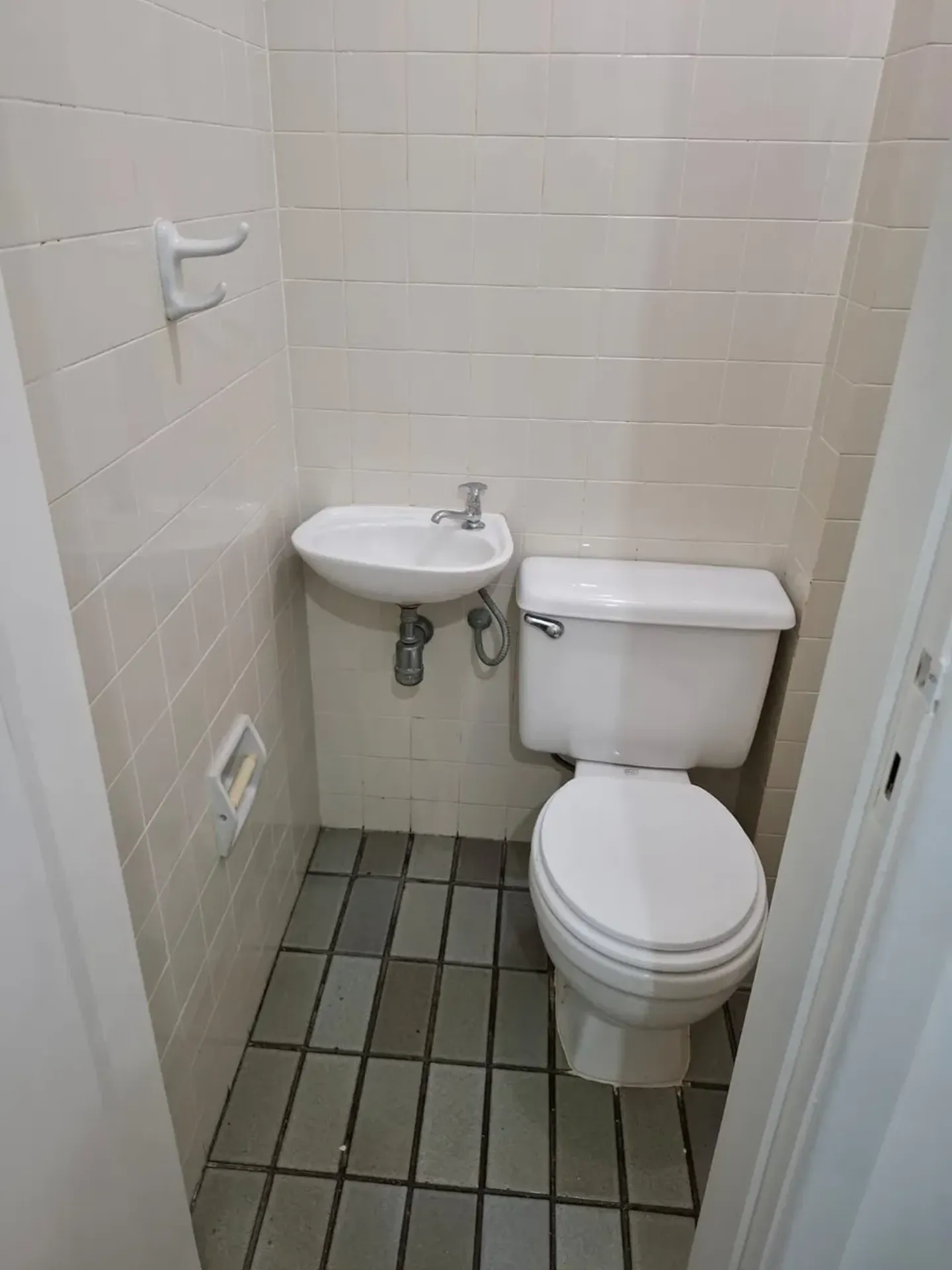 Apartment with 2 bedrooms, 3 bathrooms and a balcony — photo 32