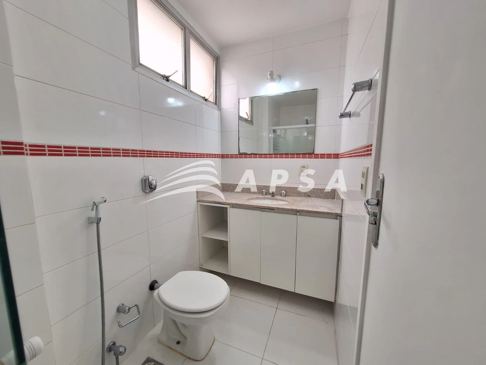 Деревянный пол или ламинат и 2 спальни: квартира 80 м² — photo 13
