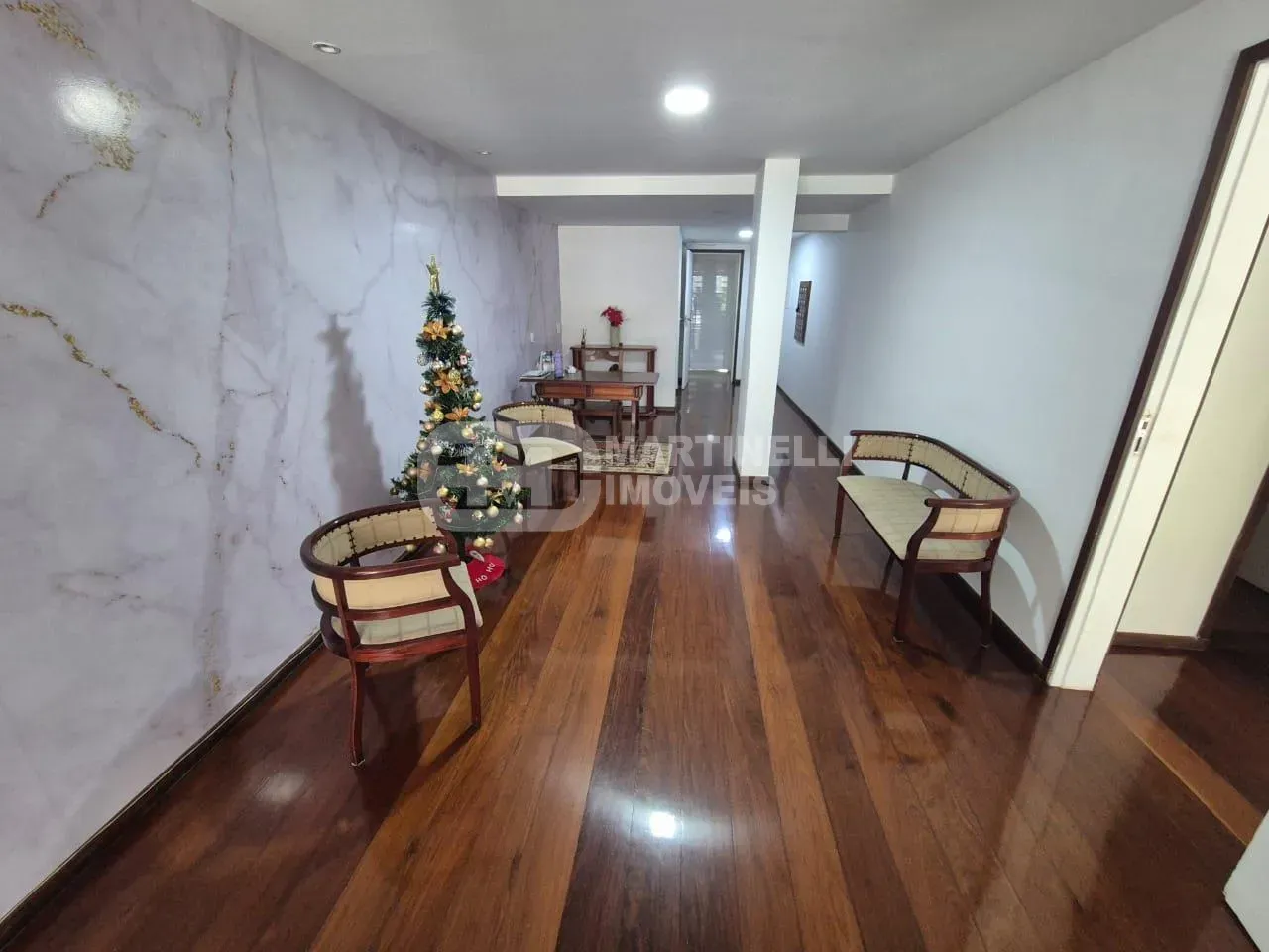 2-bedroom apartment with a washing machine