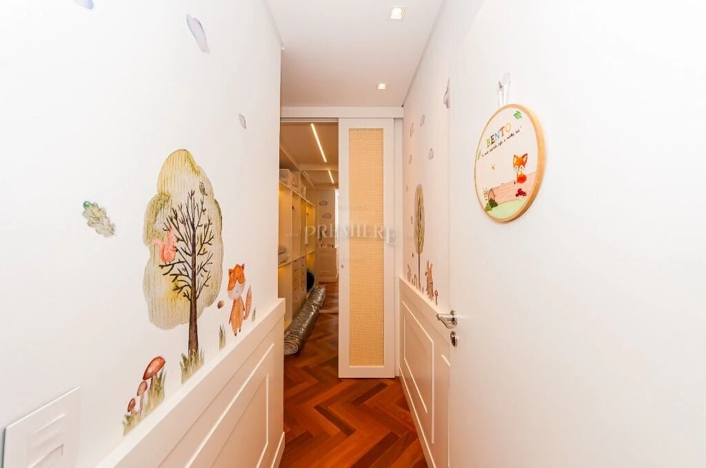266 m² apartment with a walk-in closet and a bathtub — photo 17