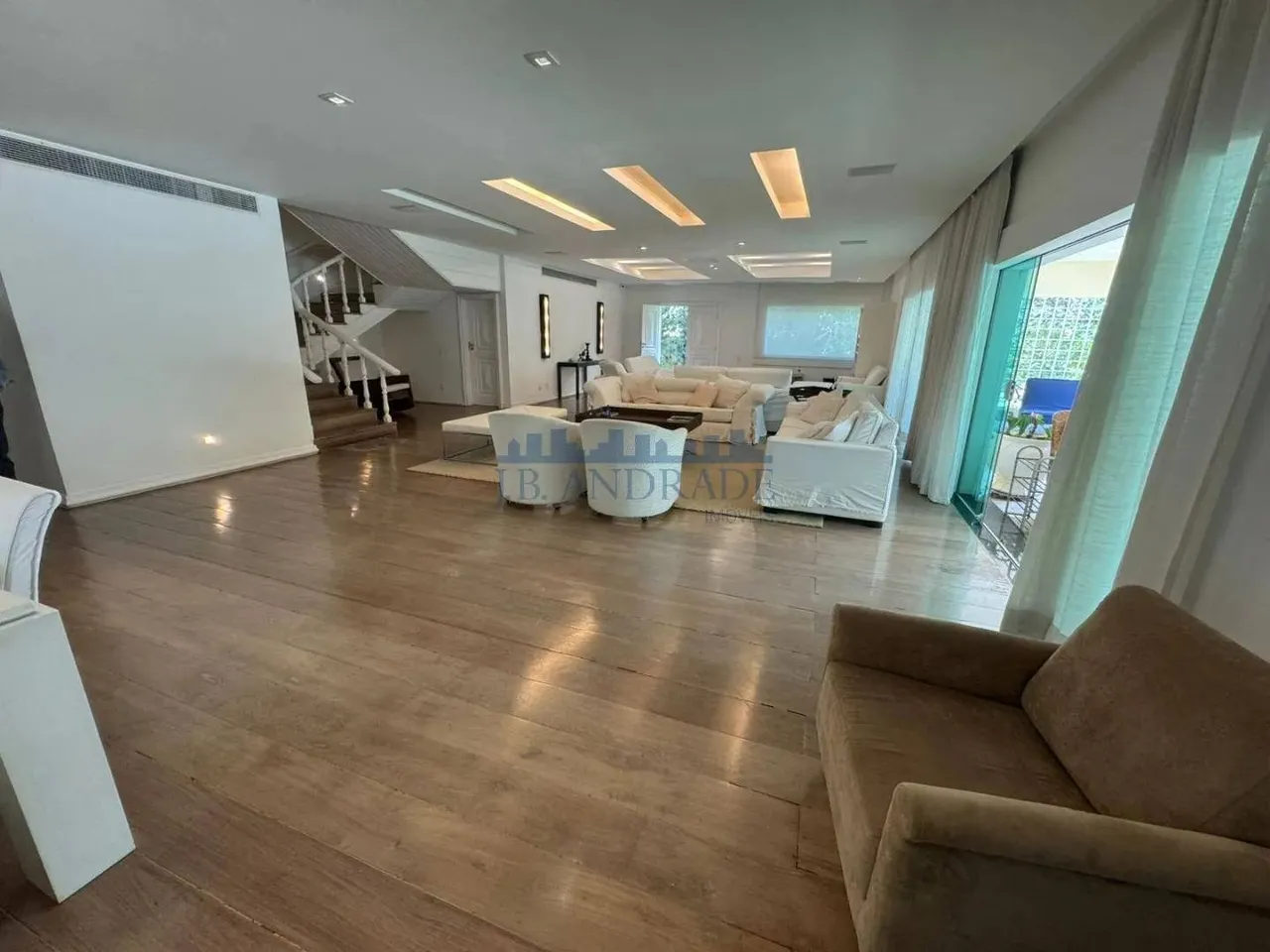 House with 5 parking spots and 5 bedrooms — photo 18