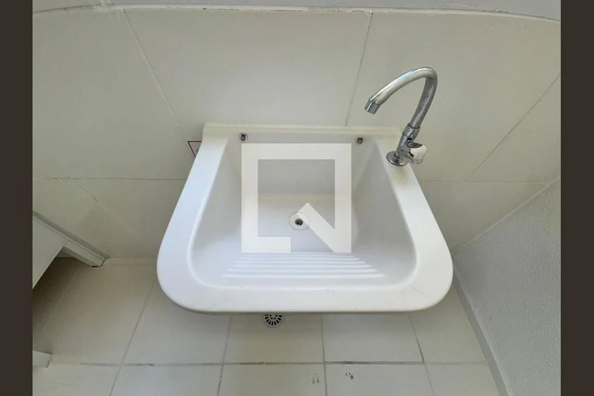 2-bedroom apartment with a glass shower enclosure — photo 28