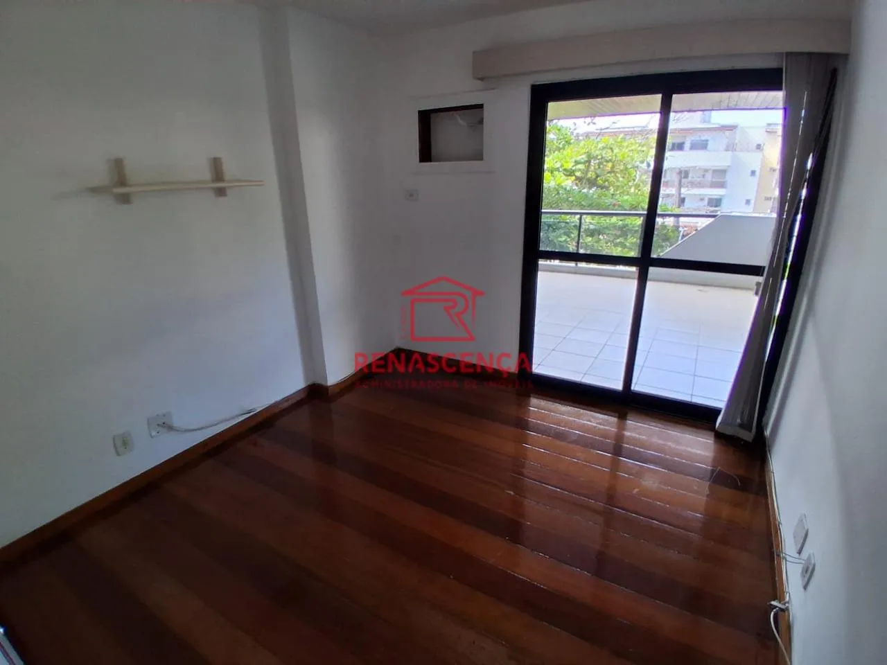 Apartamento sem mobília com 3 quartos, piso de madeira — photo 8