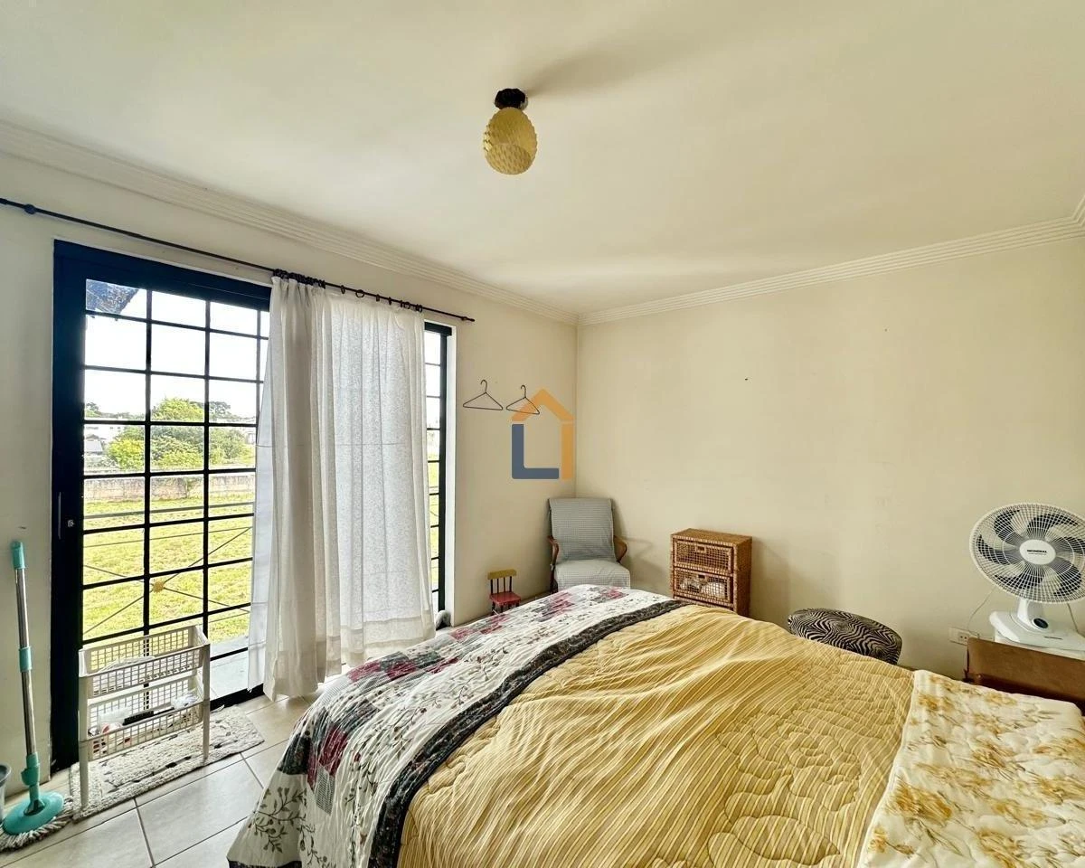 5-bedroom house with a home office — photo 4