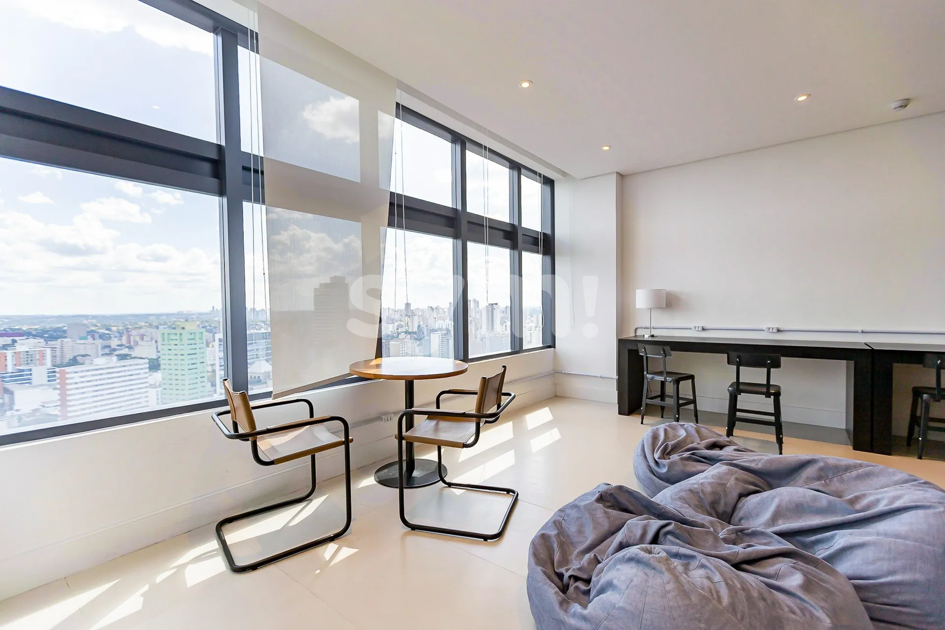 Furnished 2-bedroom apartment with a balcony grill — photo 49