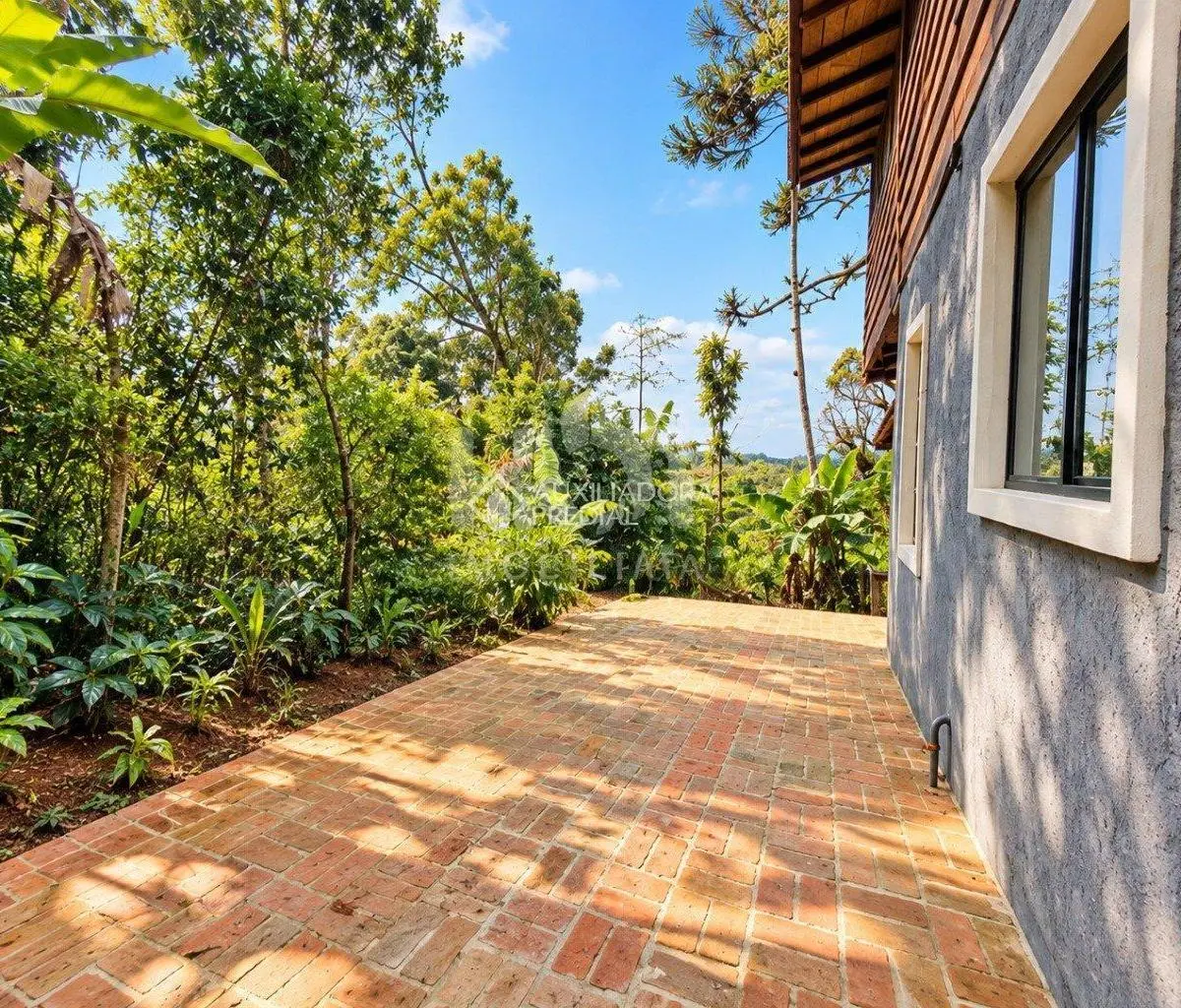 House, 100 m², with a water view