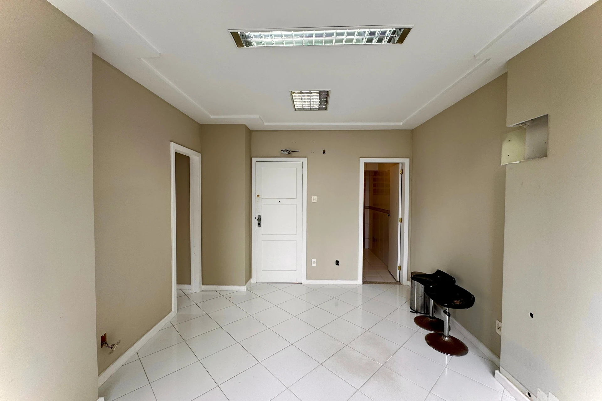 Furnished 2-bedroom apartment with 1 suite and balcony — photo 9