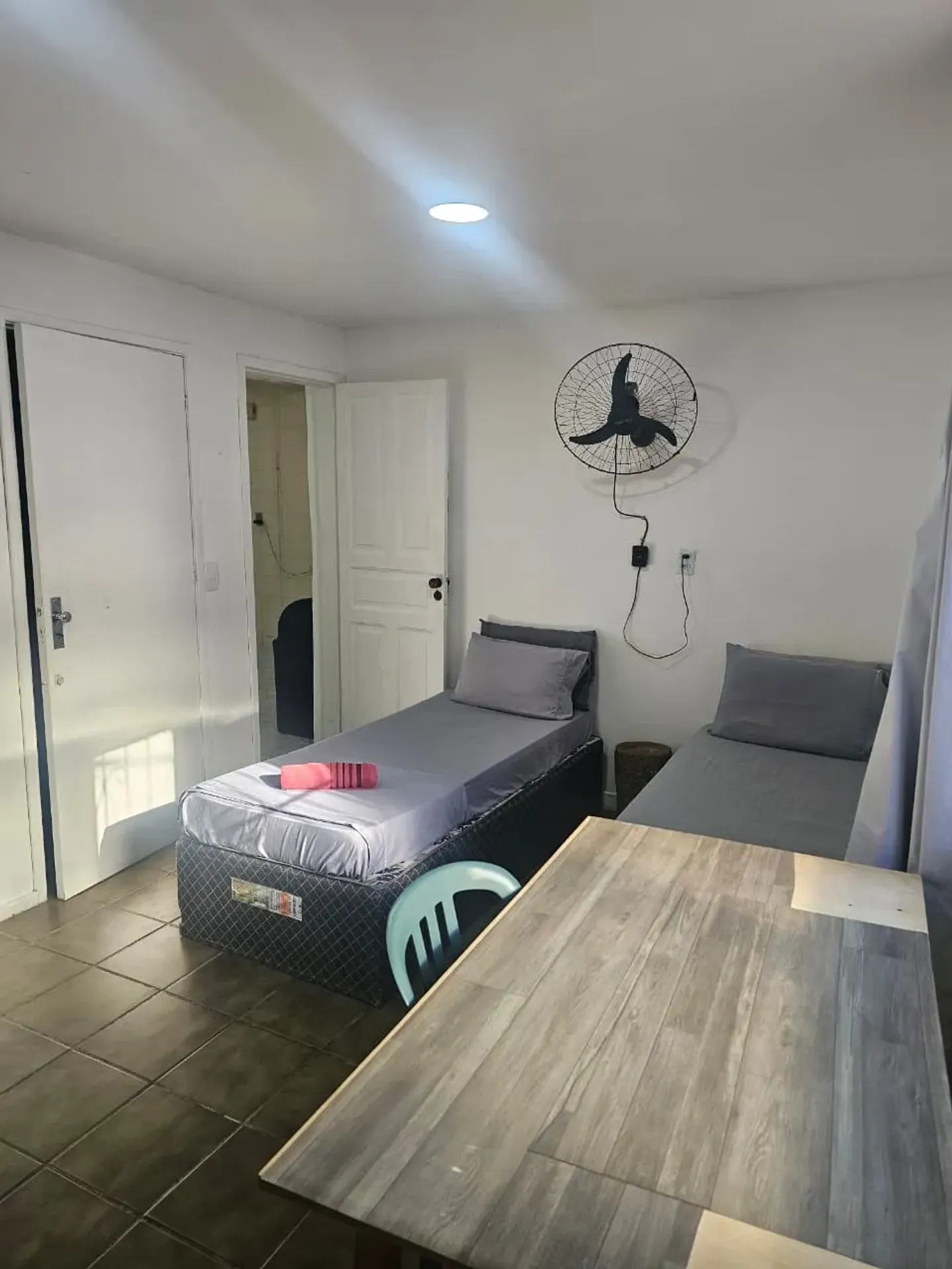 Furnished 2-bedroom apartment with a gas mini-kitchen — photo 13