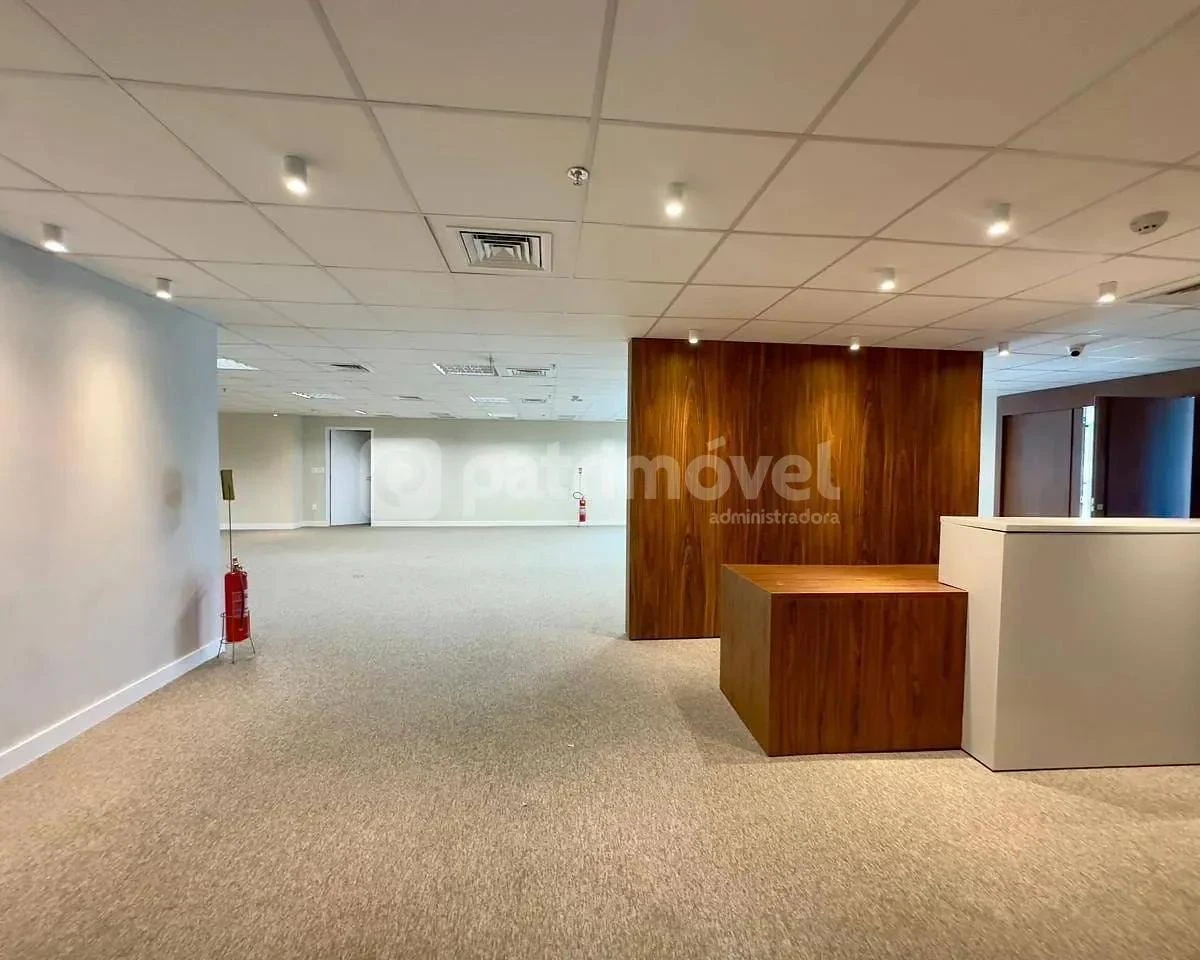 Sala comercial de 779 m², 1 quarto e 6 banheiros — photo 18