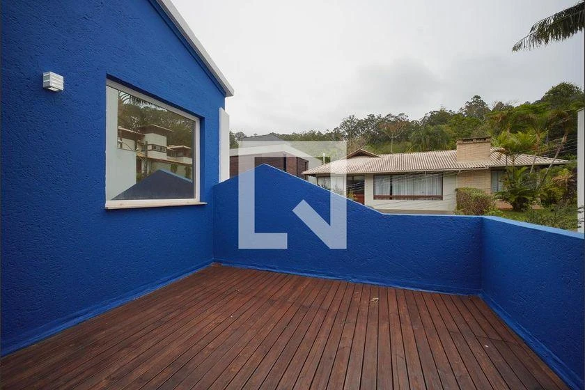 Floor-to-ceiling windows in a 4-bedroom house, 300 m² — photo 26