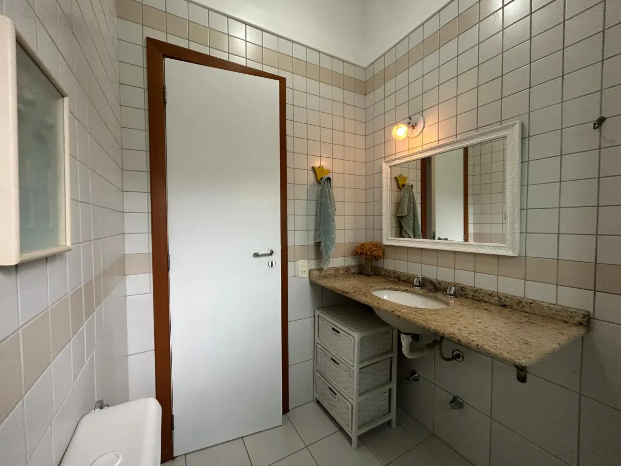 Bathtub in a 3-bedroom apartment, 114 m² — photo 38