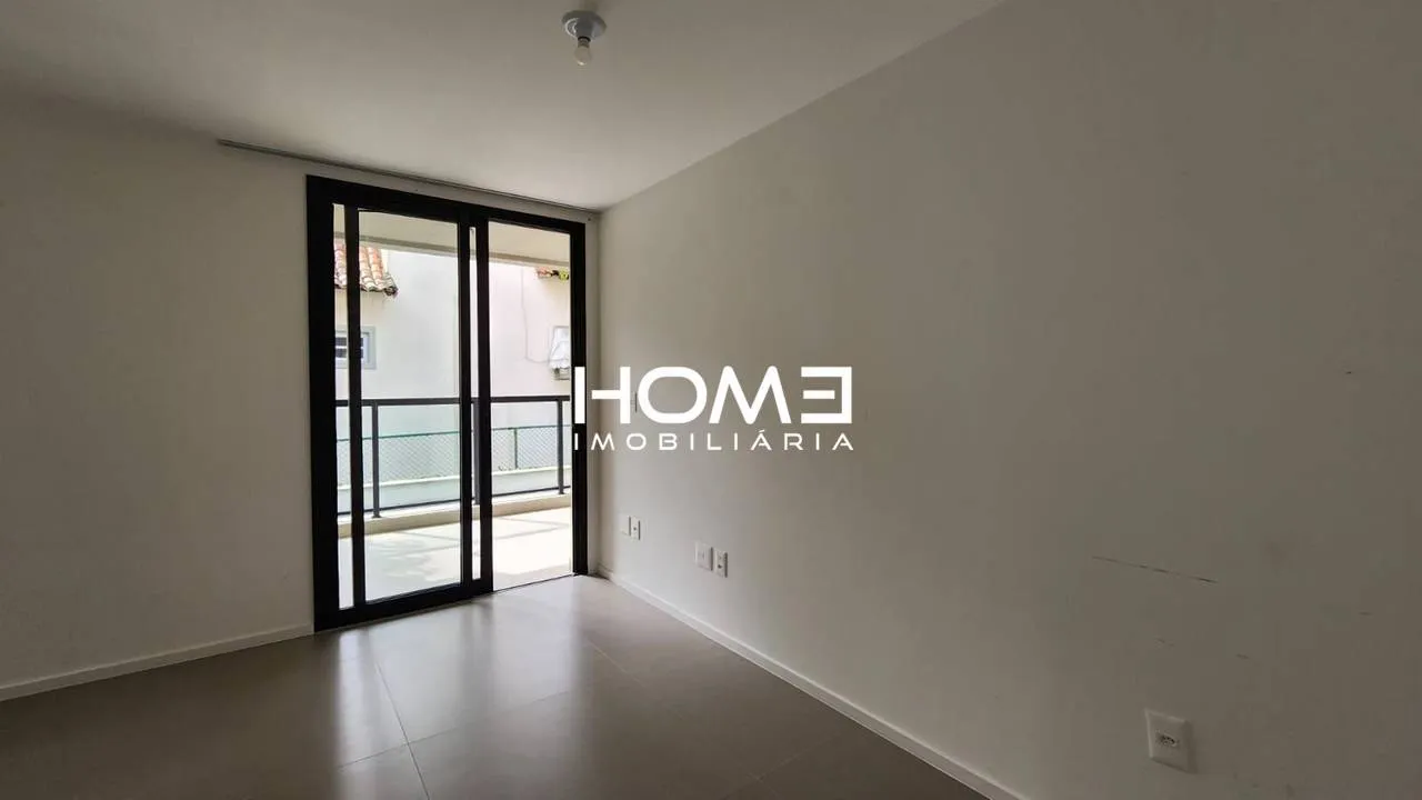 Furnished house, 357 m², with floor-to-ceiling windows — photo 3