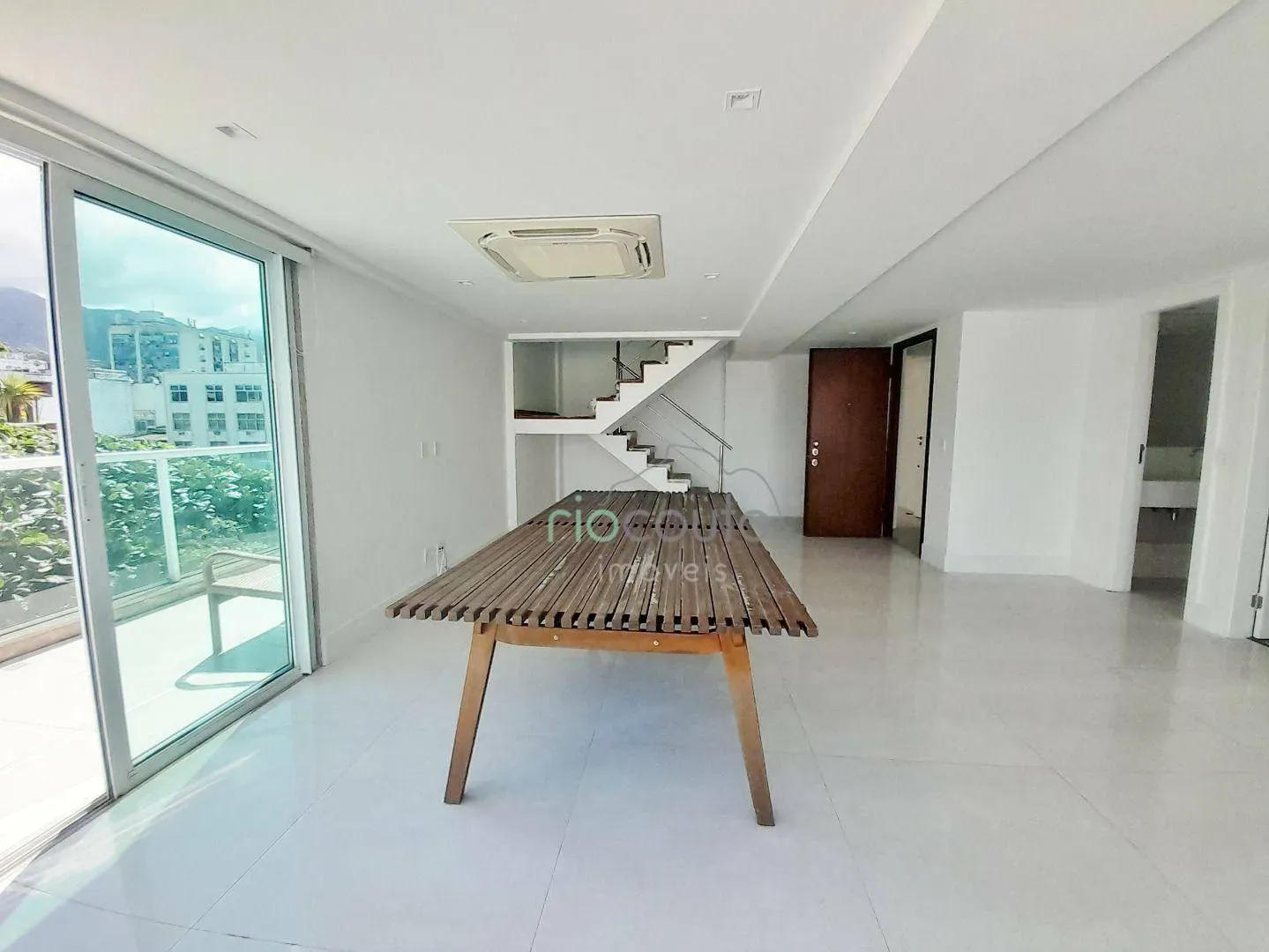 Apartment with 4 bedrooms and a balcony — photo 7
