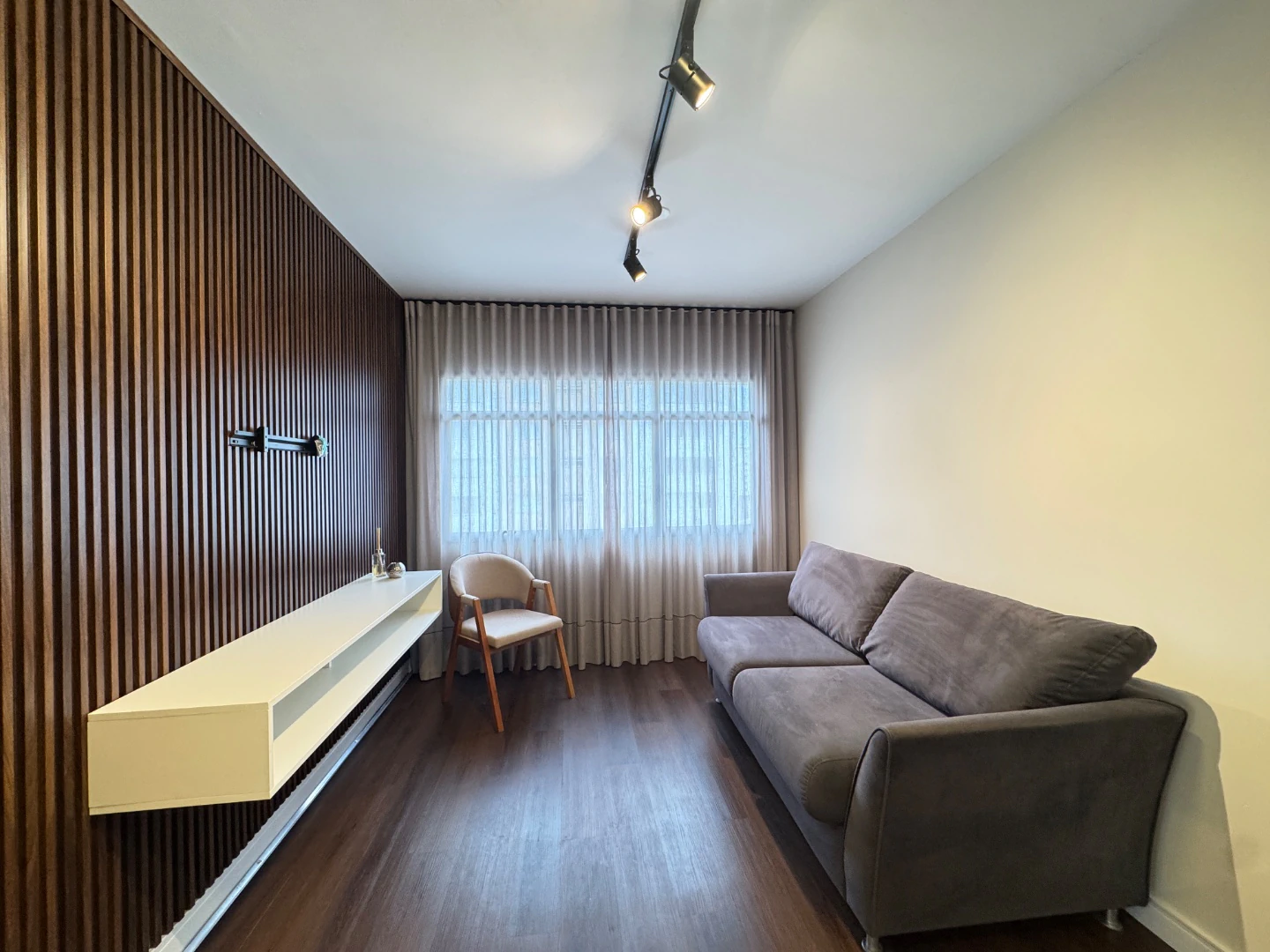 Furnished 1-bedroom apartment with 1 parking space — photo 3