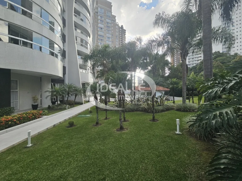 Apartamento de 3 suites con 335 m² y balcón — photo 29