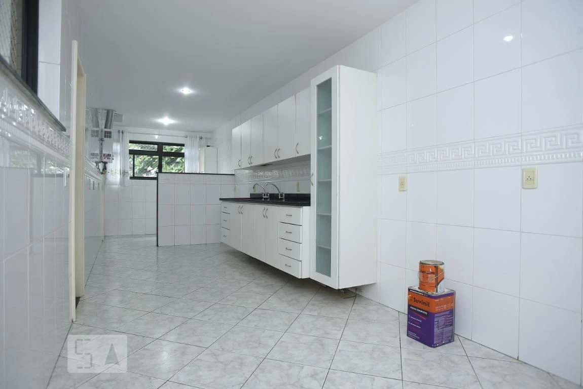 4-bedroom apartment (2 en-suite) with separate kitchen — photo 11