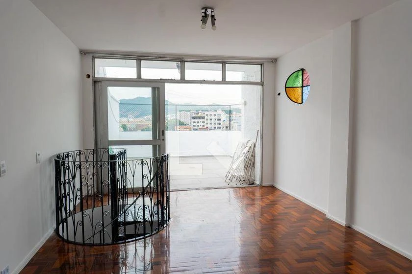 2-bedroom apartment with a grill on the balcony — photo 9