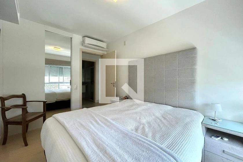 Furnished apartment, 196 m², with a glass-enclosed balcony — photo 29