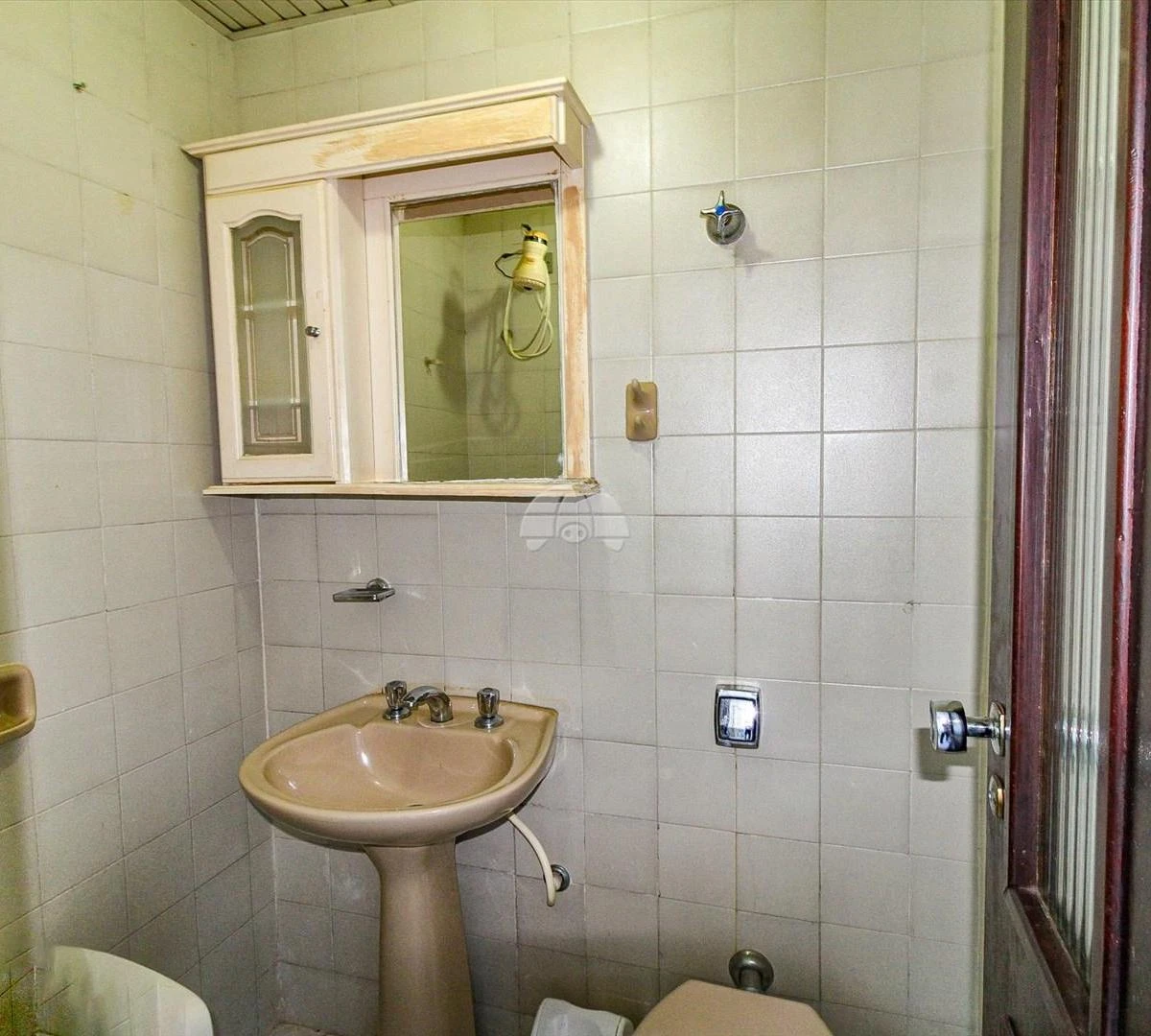 3-bedroom apartment with wood or laminate floors — photo 24