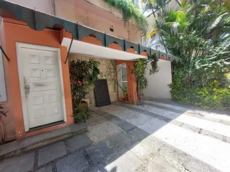 1-bedroom apartment with 5 bathrooms and a separate kitchen — photo 12