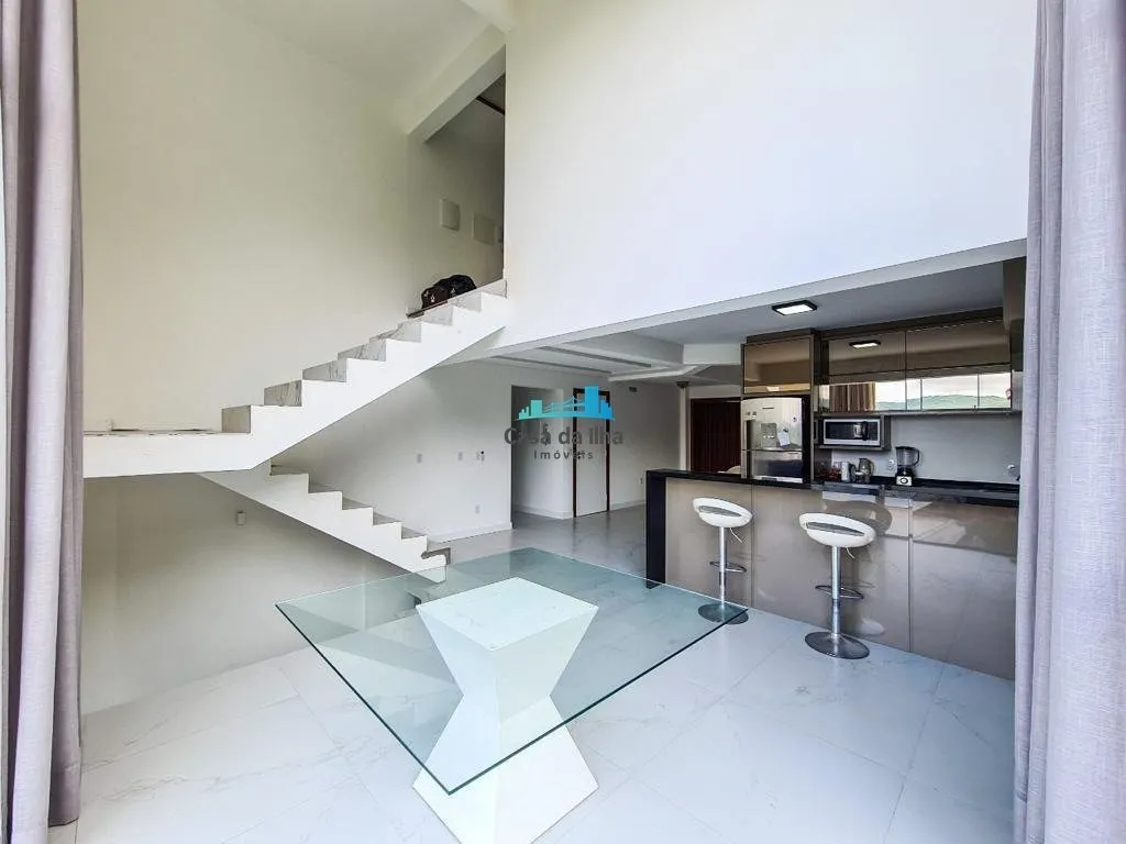 Casa com 4 dormitórios e jardim privativo