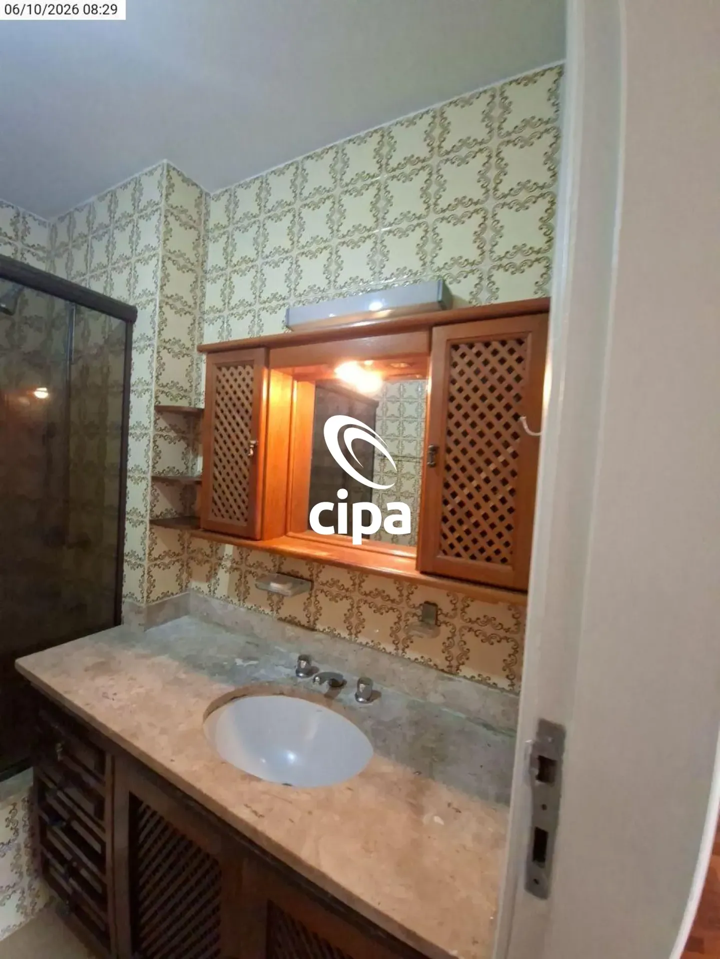Glass-enclosed balcony in a 2-bedroom apartment, 83 m² — photo 2