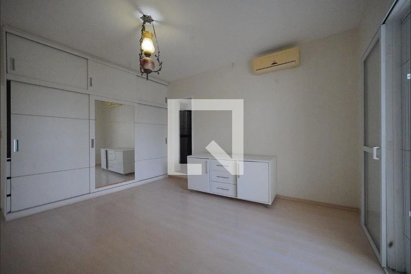 Furnished house, 350 m², with a glass-enclosed balcony — photo 25