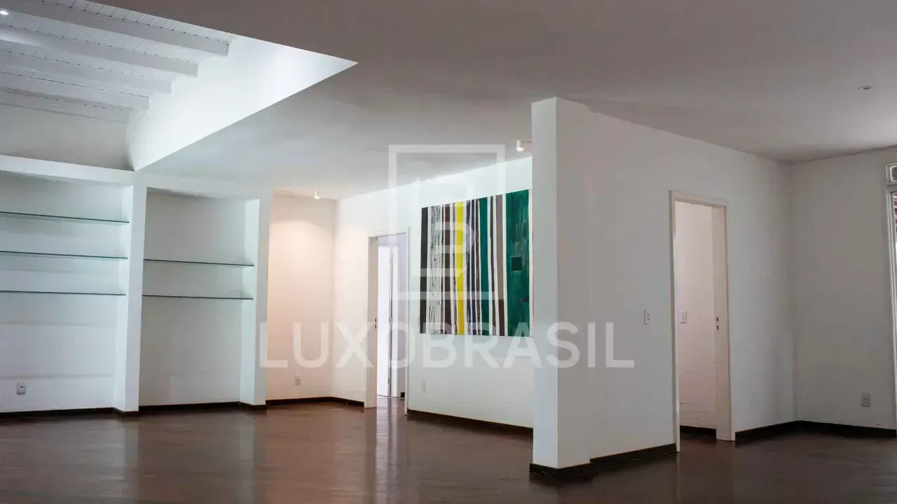Casa com 5 quartos, 647 m² e churrasqueira na varanda — photo 4