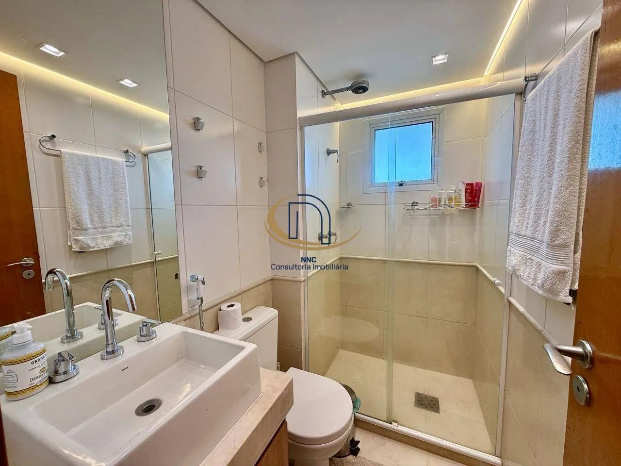 Furnished apartment with 3 bedrooms and 3 bathrooms — photo 17