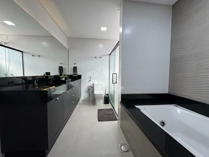Furnished house with 4 en-suite bedrooms and private garden — photo 28