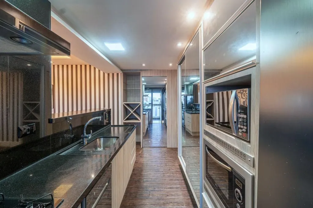 Apartamento mobiliado com 3 suítes e varanda