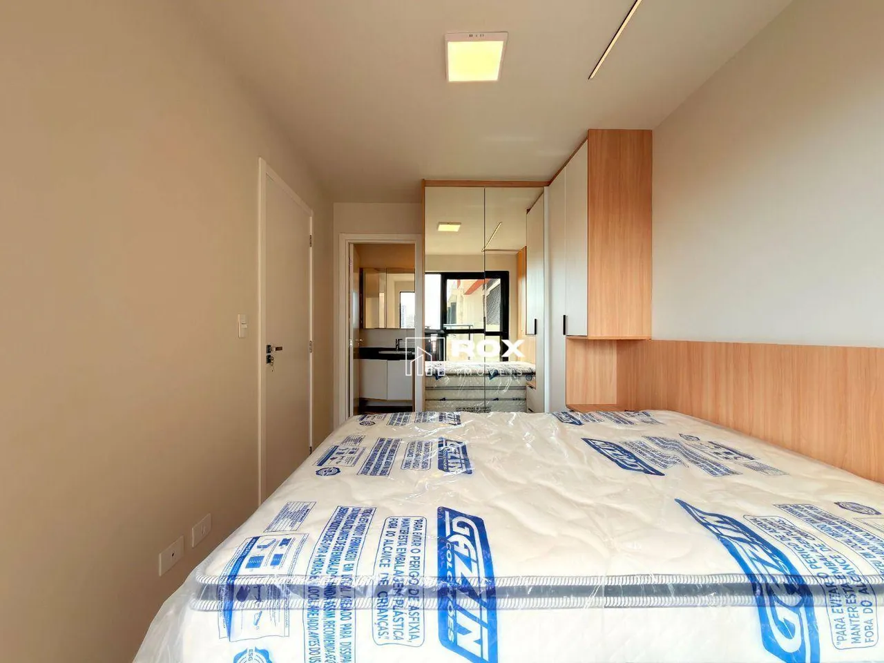 Furnished 1-bedroom apartment with a private BBQ — photo 14