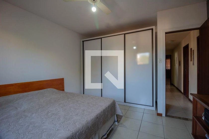 Casa de 450 m² con 6 dormitorios y 4 baños — photo 3