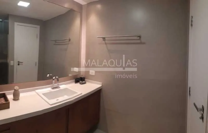 1-bedroom apartment with enclosed kitchen and balcony — photo 11