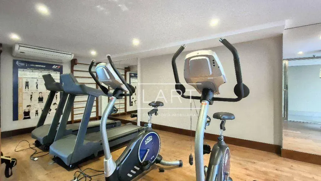 Apartamento com 2 dormitórios e varanda de vidro — photo 37